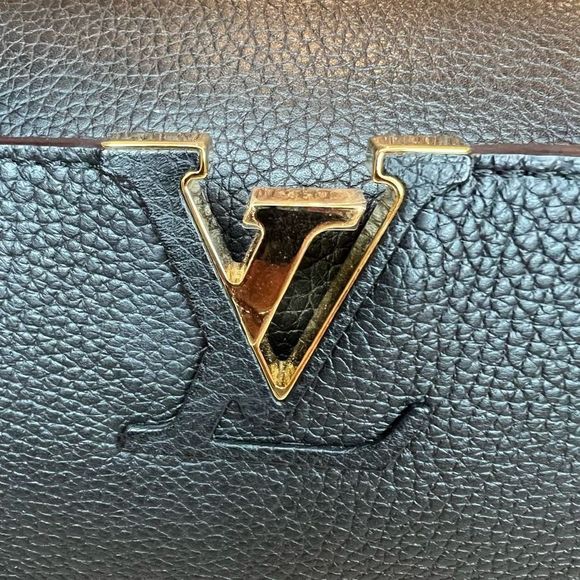 Louis Vuitton Handbag Capucines MM - Picture 5 of 17